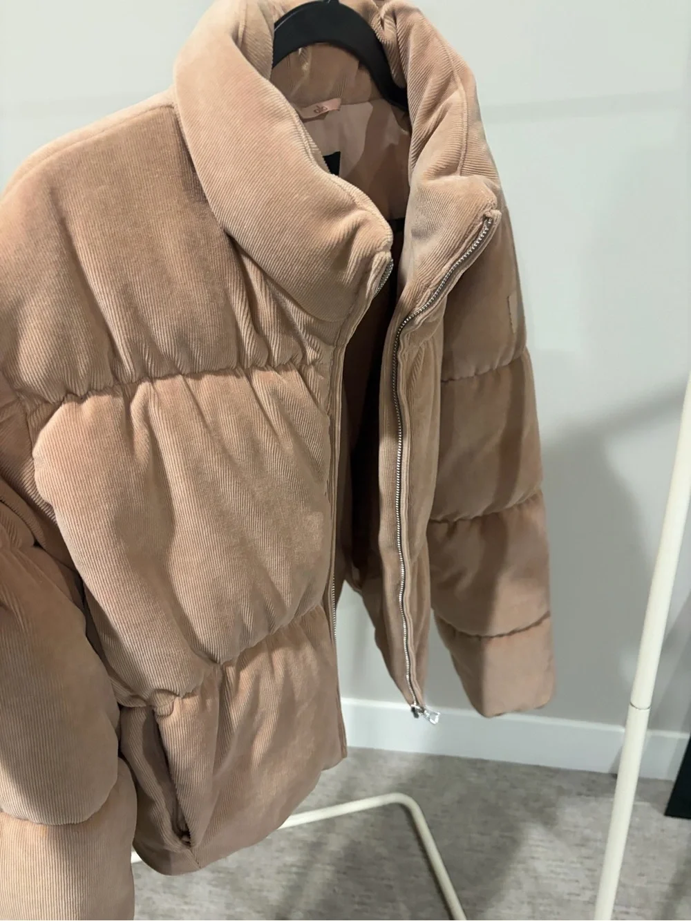 Alo Micro Courdury Dreamy Puffer - Chai Latte